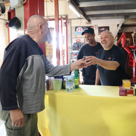 1er café servi par le patron